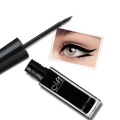 EYELINER LIQUIDE ET IMPERMEABLE